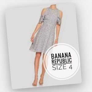 🗽Banana Republic Size 4 . Back Zipper. Lined. 2 Tones Silver